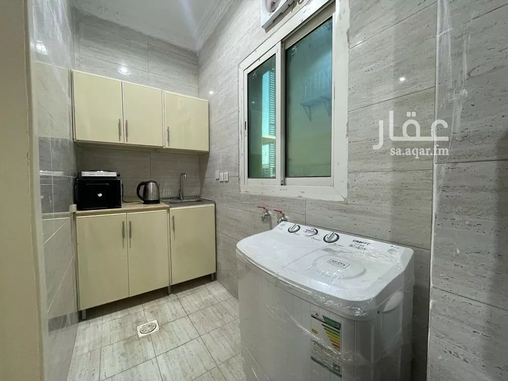 1 bedroom floor in Al Sharafiyah 3