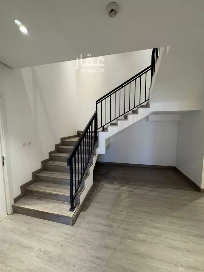 6 bedroom apartment in Al Hamdaniyah 10