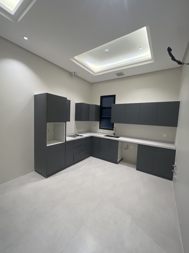 3 bedroom apartment in Al Aridh 3