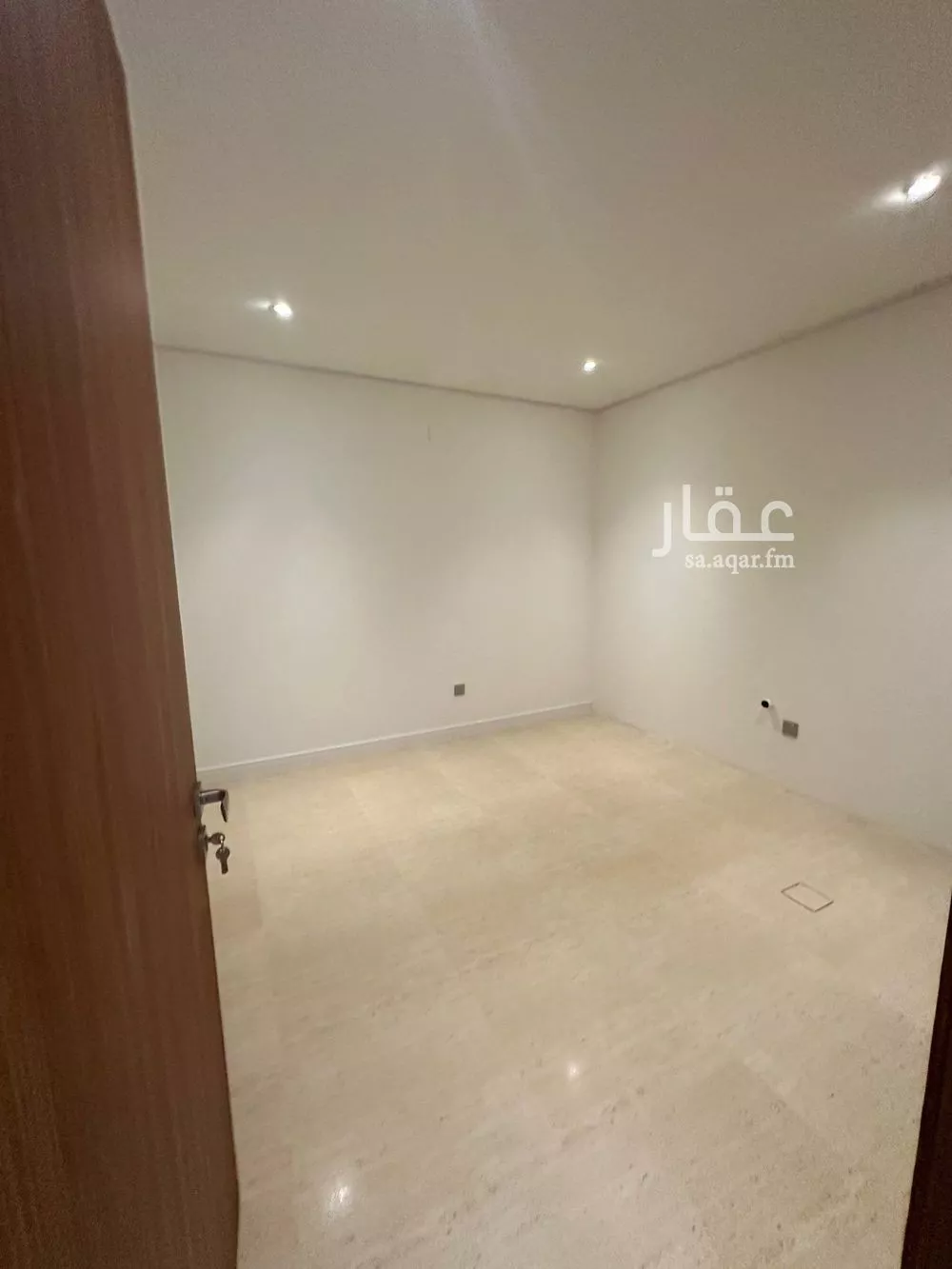 فيلا 5 غرف في العارض 4