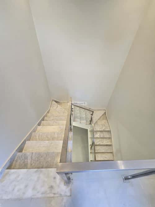 شقة 8 غرف في الجنادرية 1