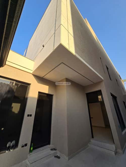 5 bedroom floor in Al Janadriyah 4