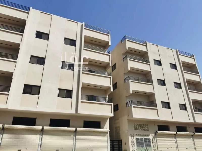 325 sqm building in Dahiat King Fahd 1