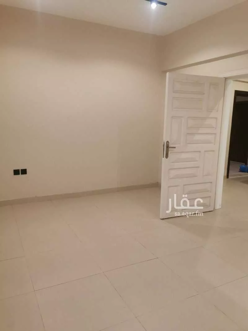 325 sqm building in Dahiat King Fahd 3