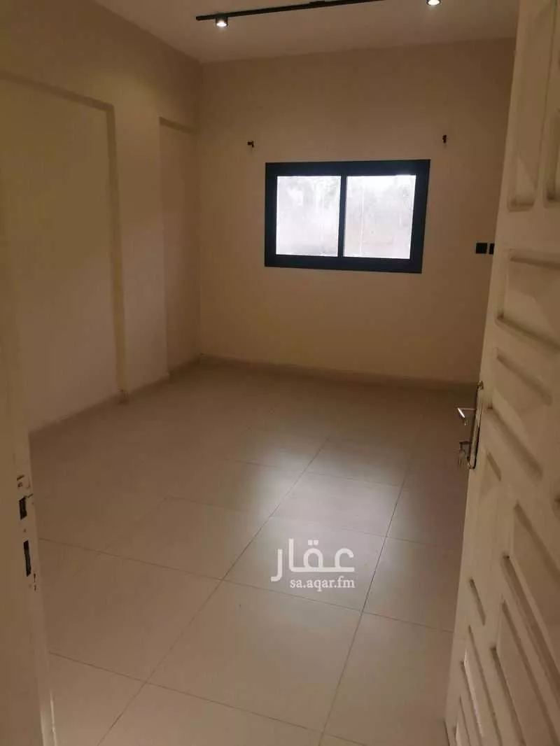325 sqm building in Dahiat King Fahd 4