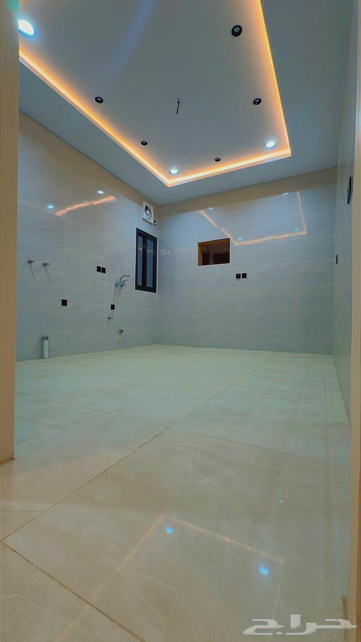5 bedroom apartment in Al Sharayea 4