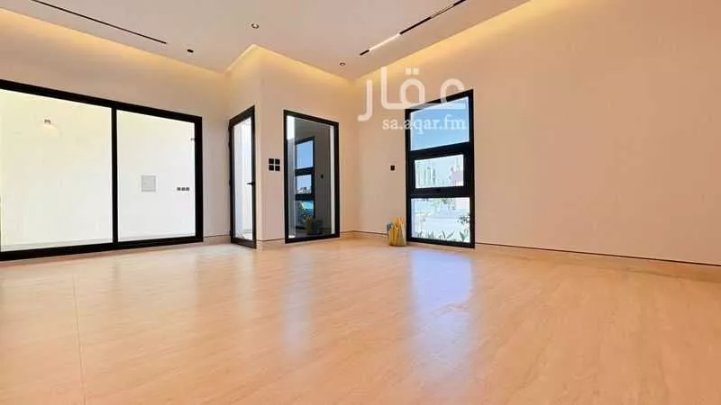5 bedroom villa in Al Mahdiyyah 9