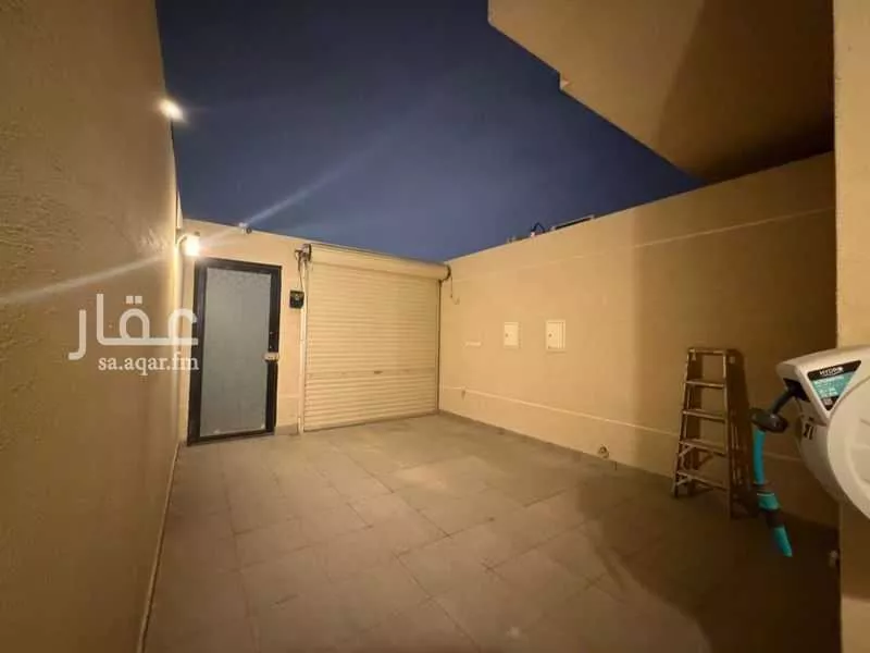 فيلا 8 غرف في العارض 12