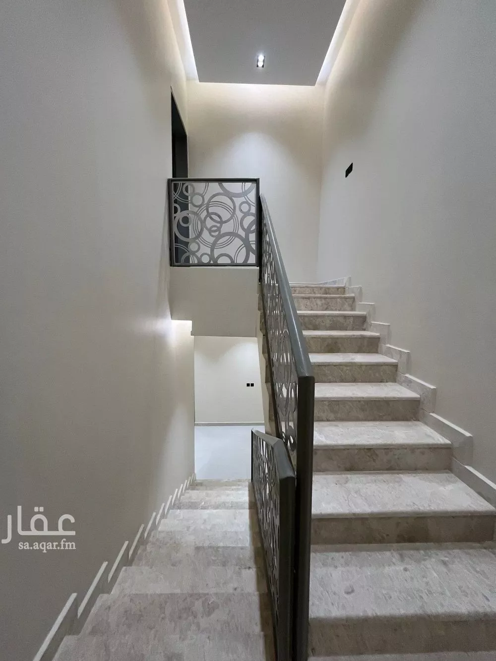 فيلا 4 غرف في الجنادرية 11
