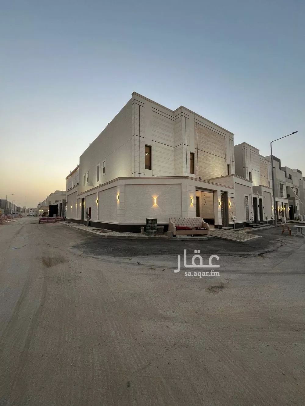 فيلا 4 غرف في الجنادرية 5