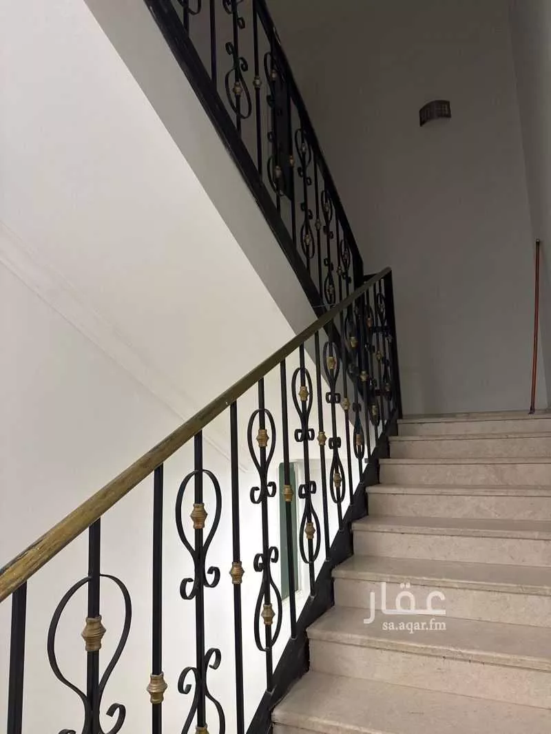 3 bedroom floor in Al Malqa 7