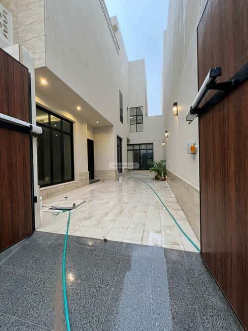 6 bedroom villa in Al Mahdiyyah 3