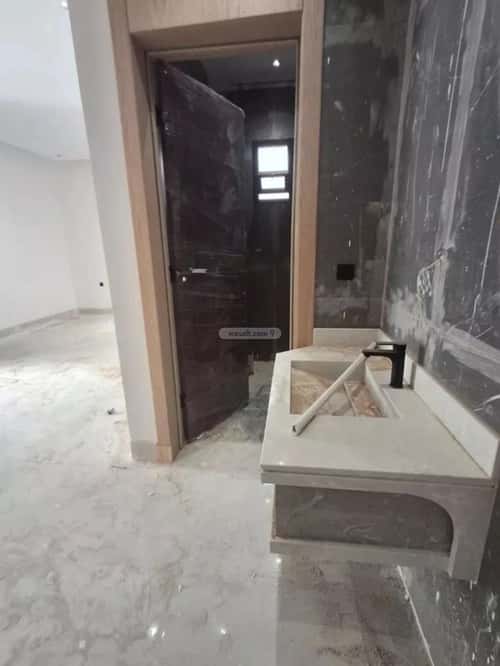 5 bedroom apartment in Tuwaiq 8