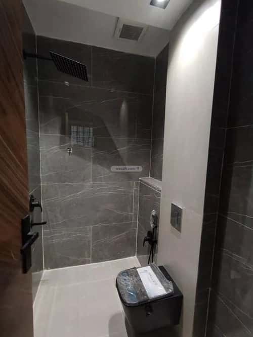 فيلا 5 غرف في عكاظ 9