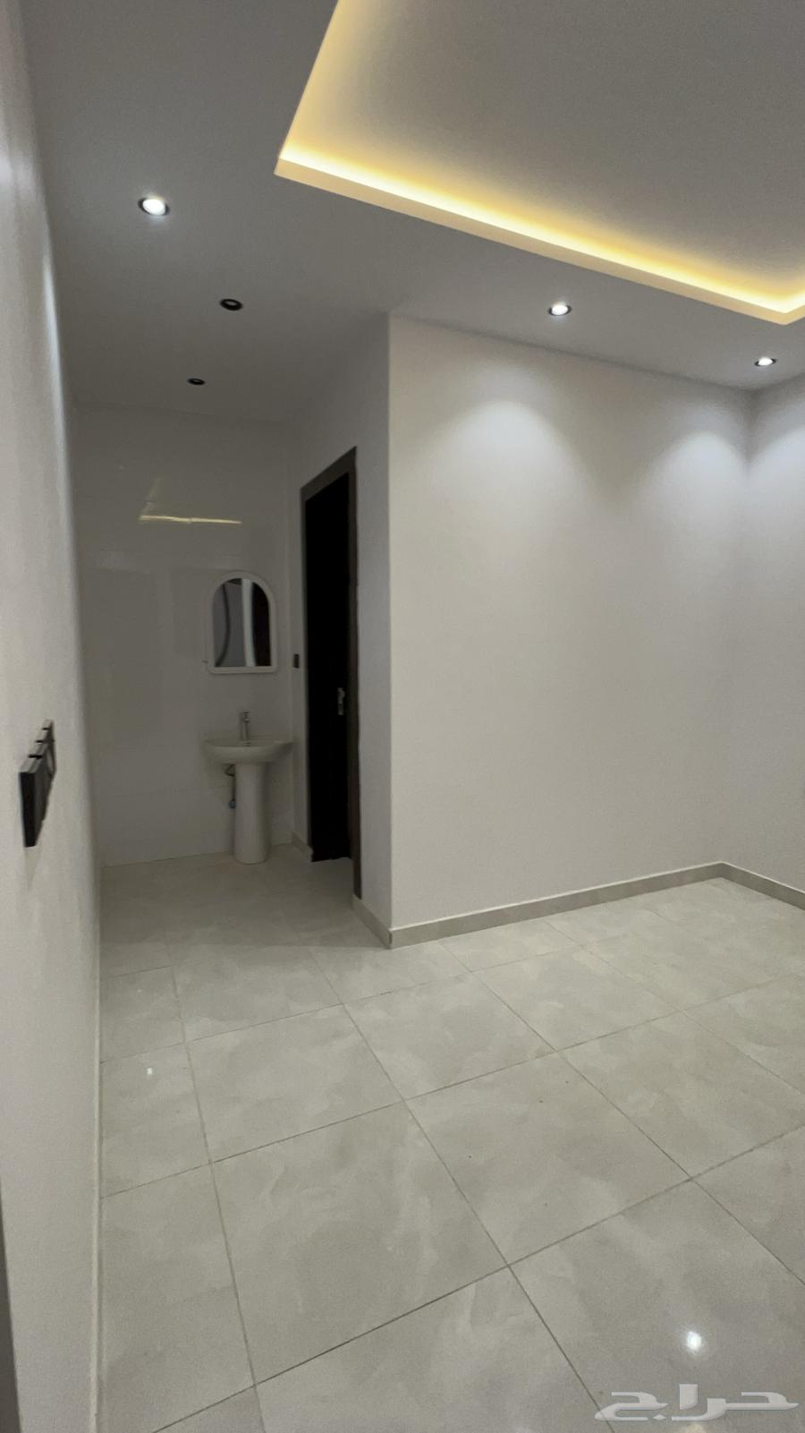 6 bedroom villa in Al Janadriyah 17