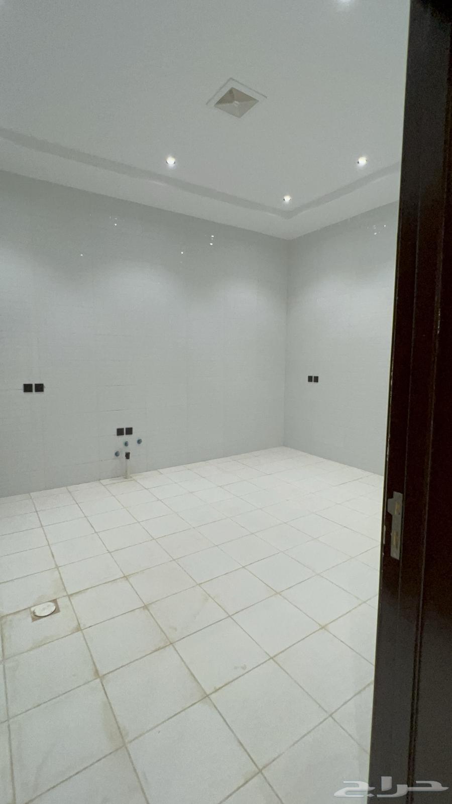 6 bedroom villa in Al Janadriyah 10