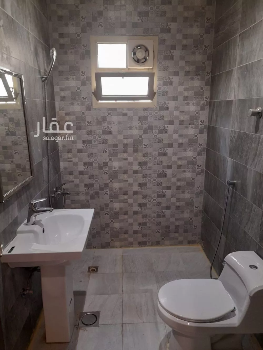 5 bedroom villa in Al Yasmin 16
