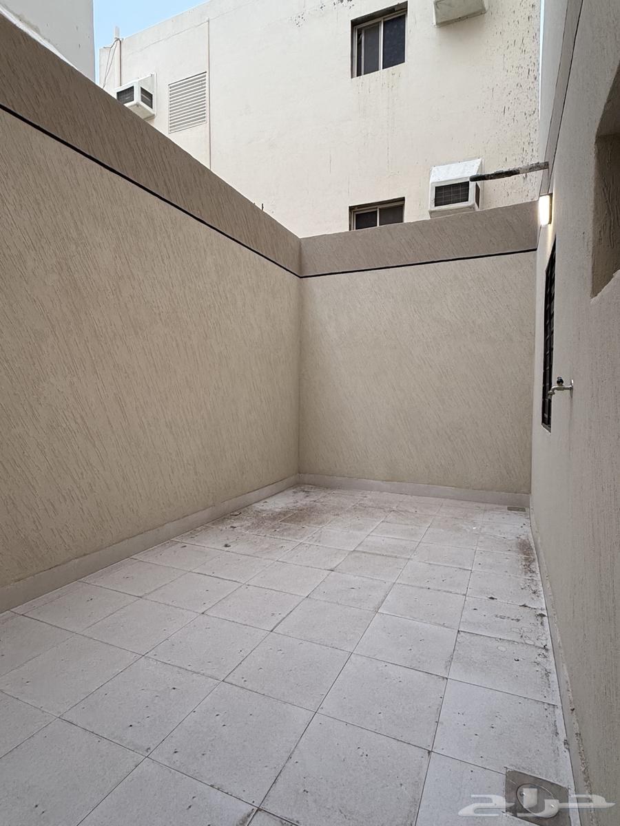 6 bedroom apartment in Al Difa 9