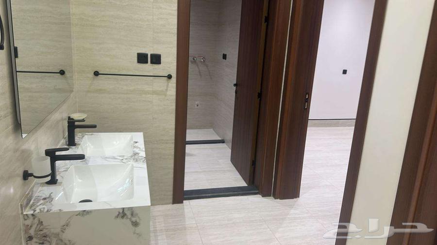 5 bedroom apartment in Al Difa 5
