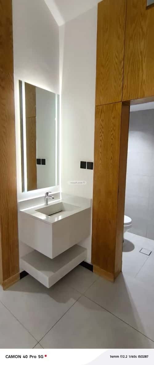 5 bedroom villa in Al Janadriyah 3