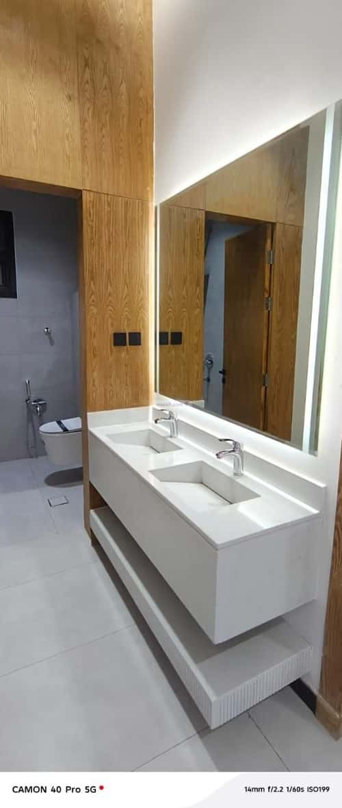 5 bedroom villa in Al Janadriyah 4