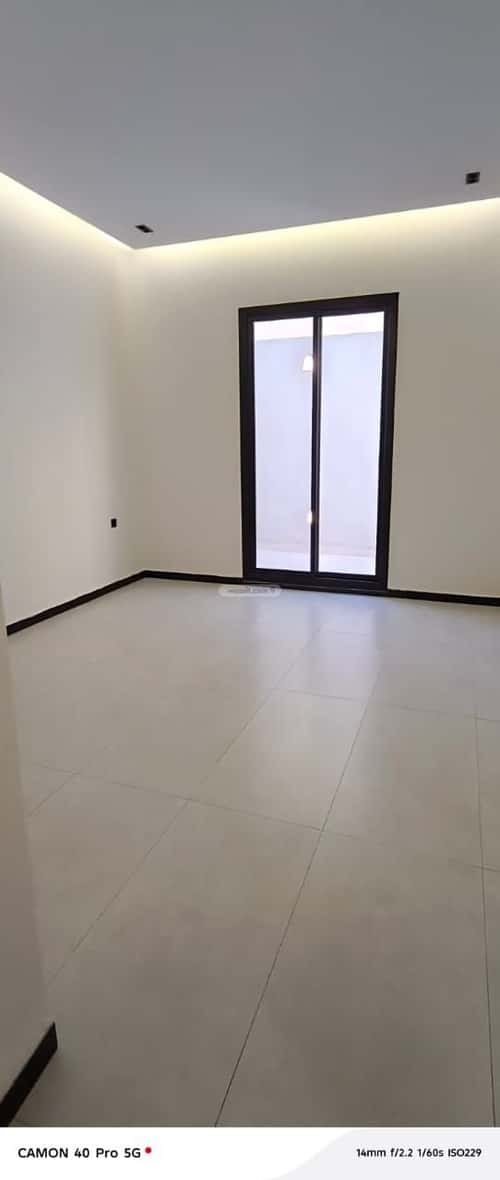 5 bedroom villa in Al Janadriyah 8