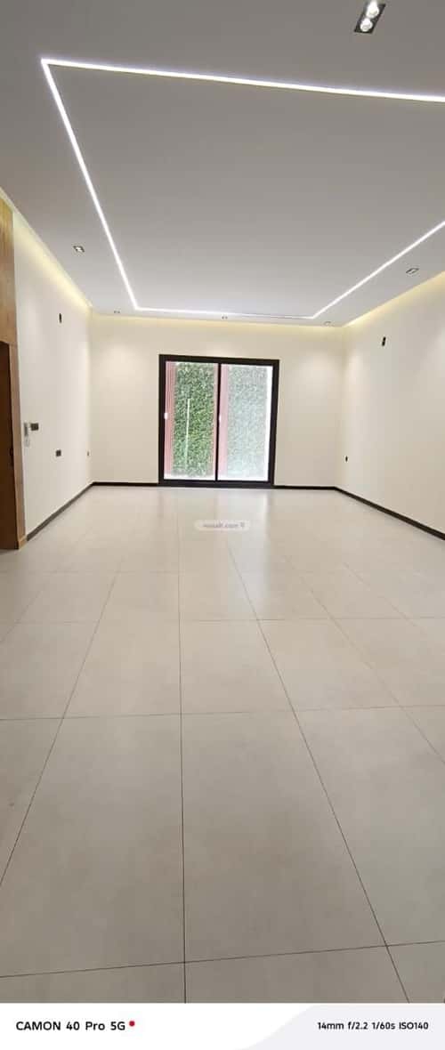 5 bedroom villa in Al Janadriyah 9