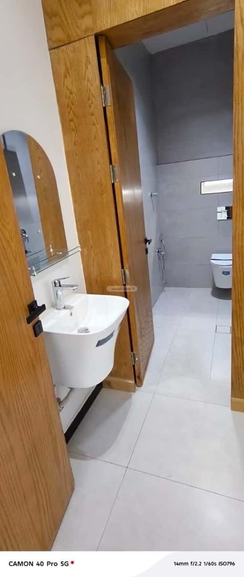 5 bedroom villa in Al Janadriyah 1