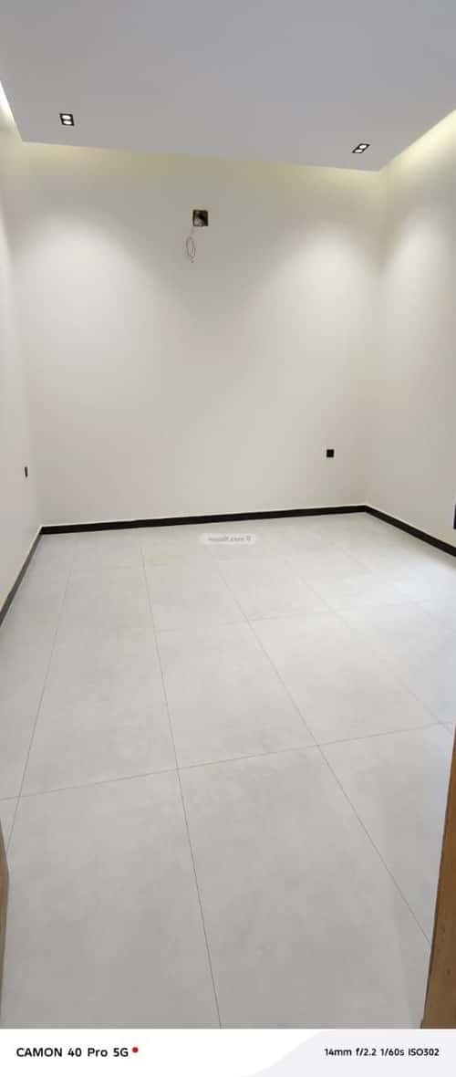 5 bedroom villa in Al Janadriyah 3