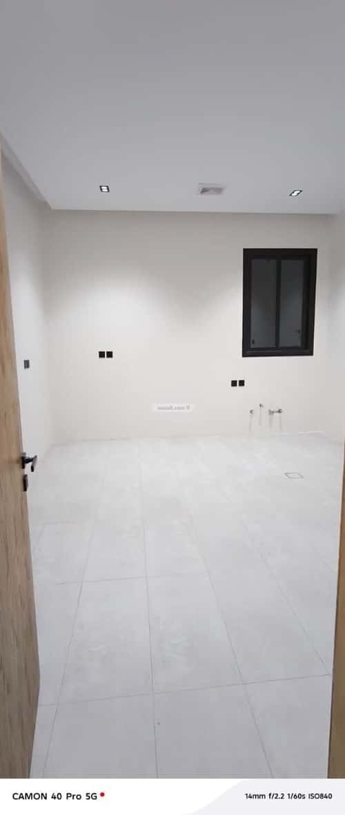 5 bedroom villa in Al Janadriyah 5