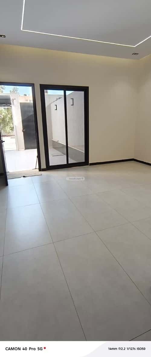 فيلا 5 غرف في الجنادرية 2