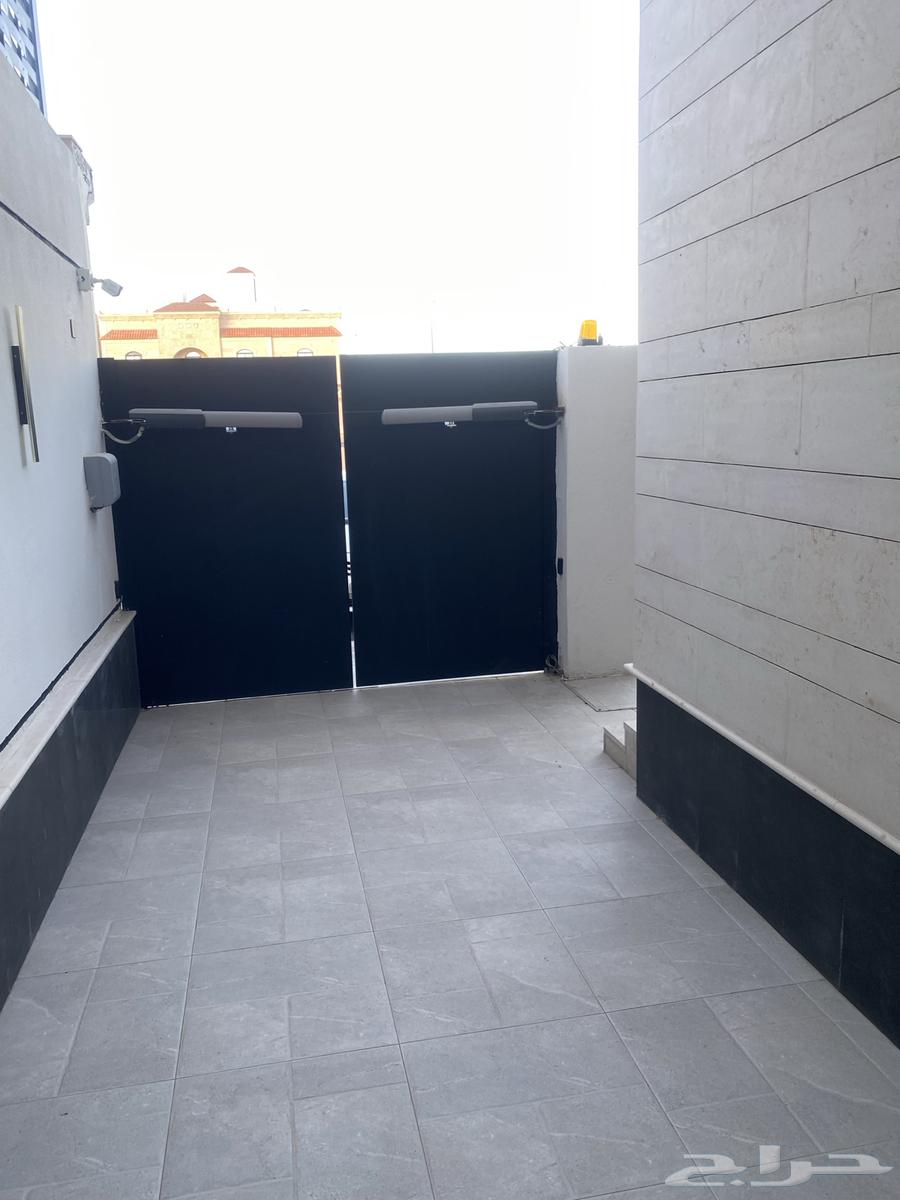 6 bedroom villa in Al Difa 3