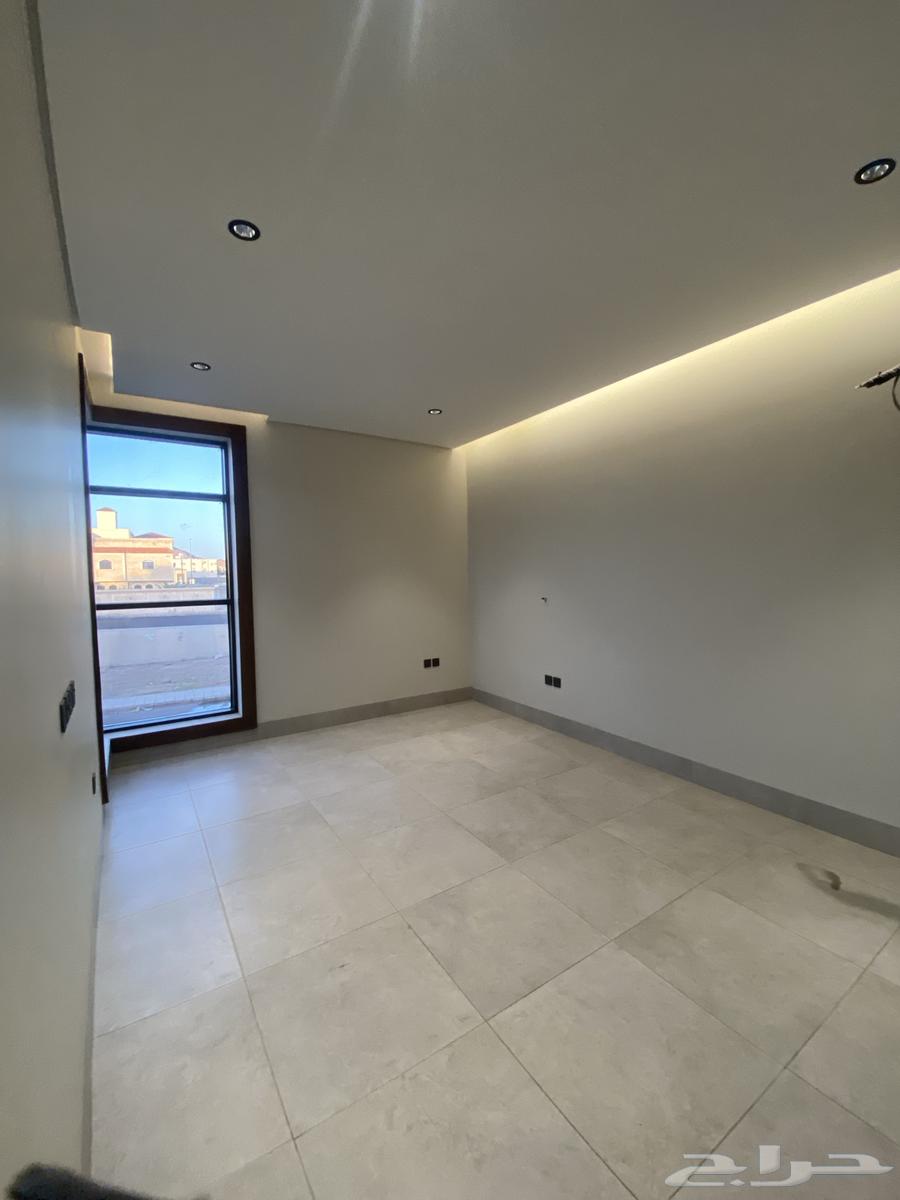 6 bedroom villa in Al Difa 8