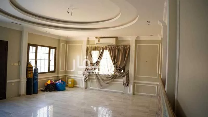 فيلا 9 غرف في الشراع 10