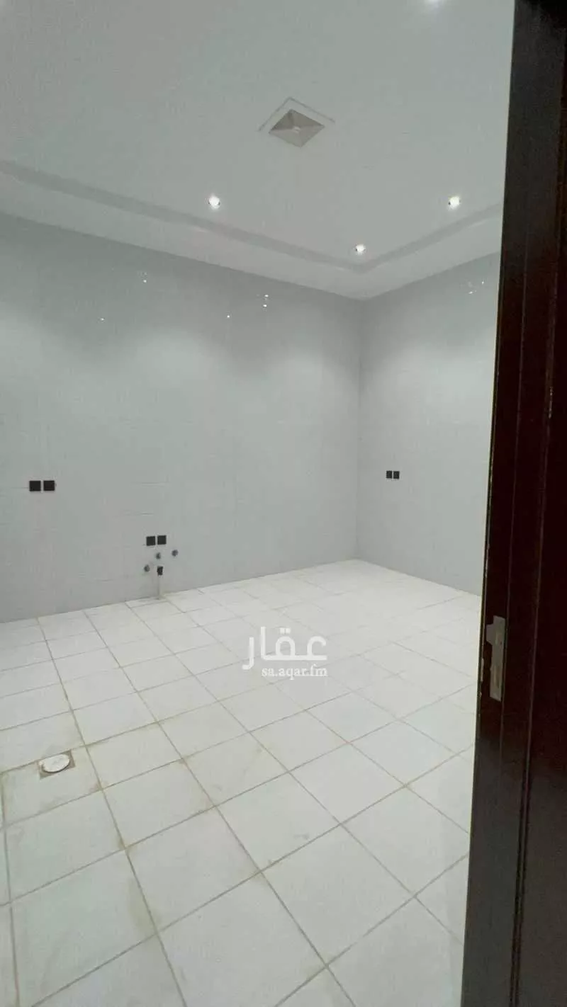 6 bedroom villa in Al Janadriyah 13