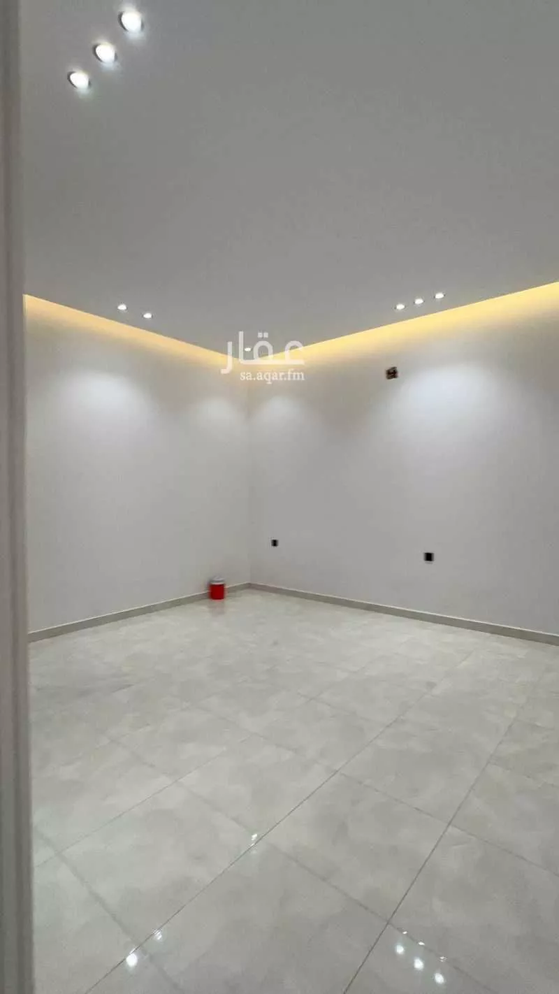 6 bedroom villa in Al Janadriyah 4