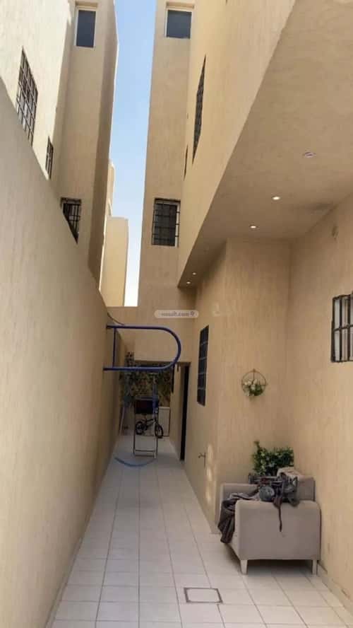 5 bedroom villa in Al Aziziyah 1