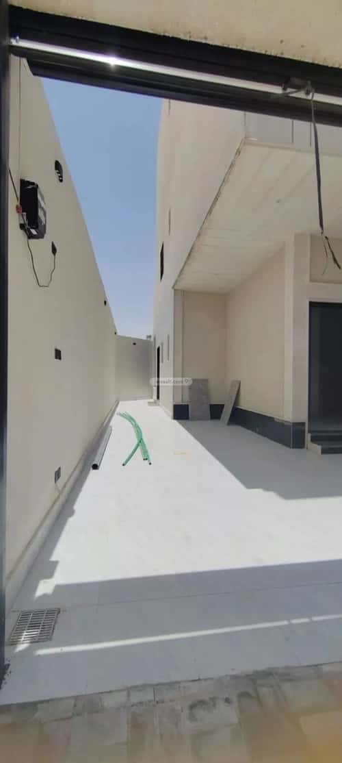 5 bedroom villa in Al Janadriyah 3