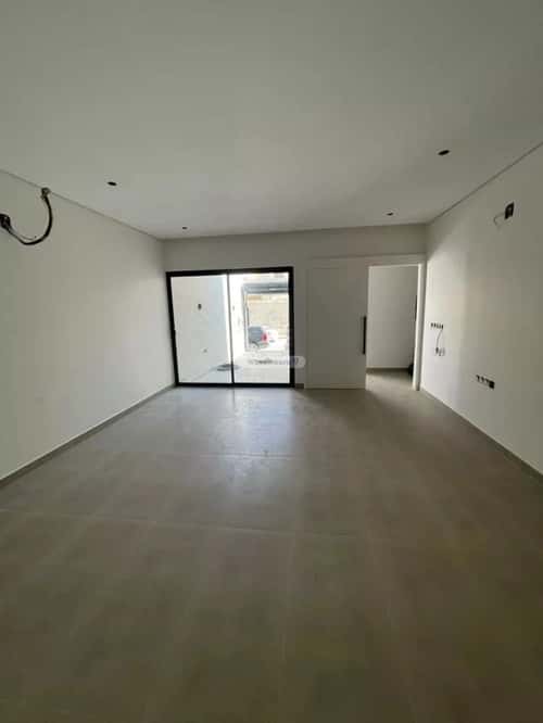 5 bedroom villa in Al Hazm 9