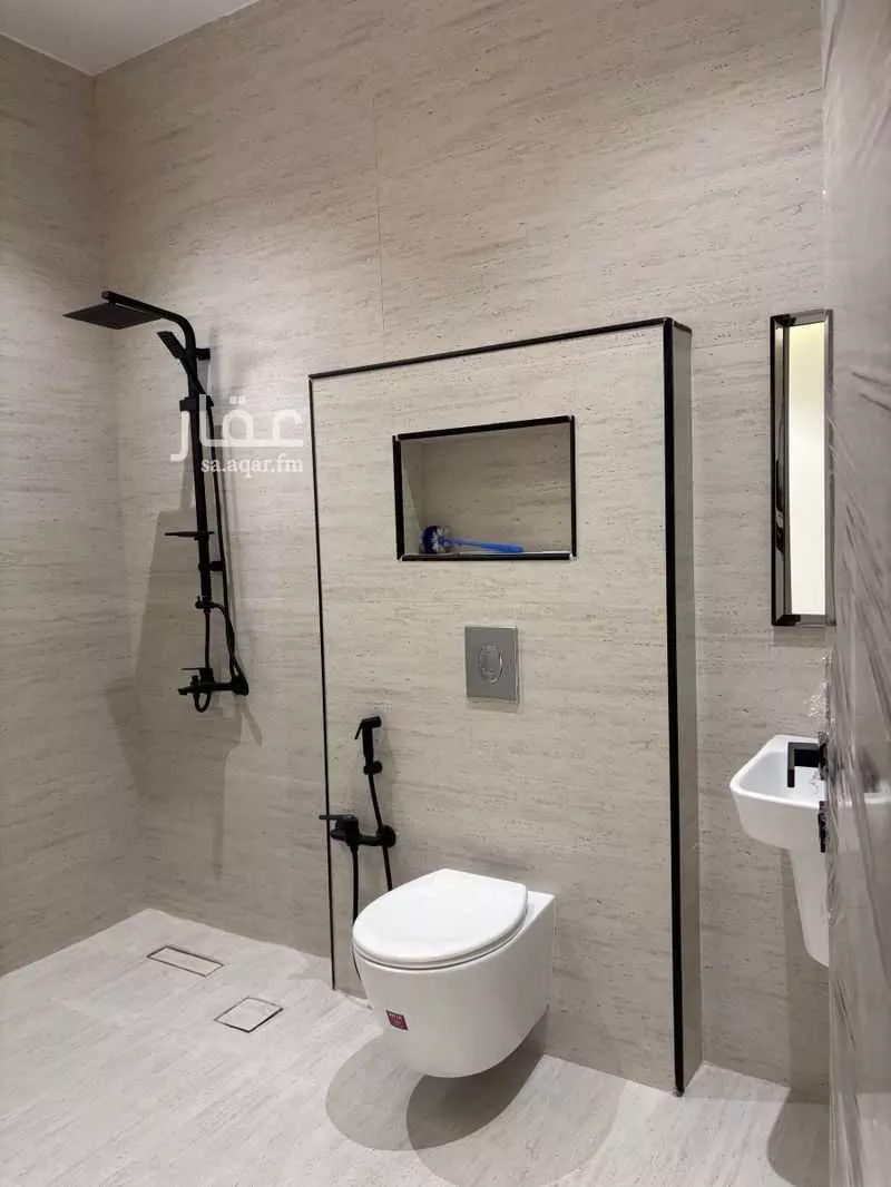 3 bedroom floor in Al Janadriyah 17