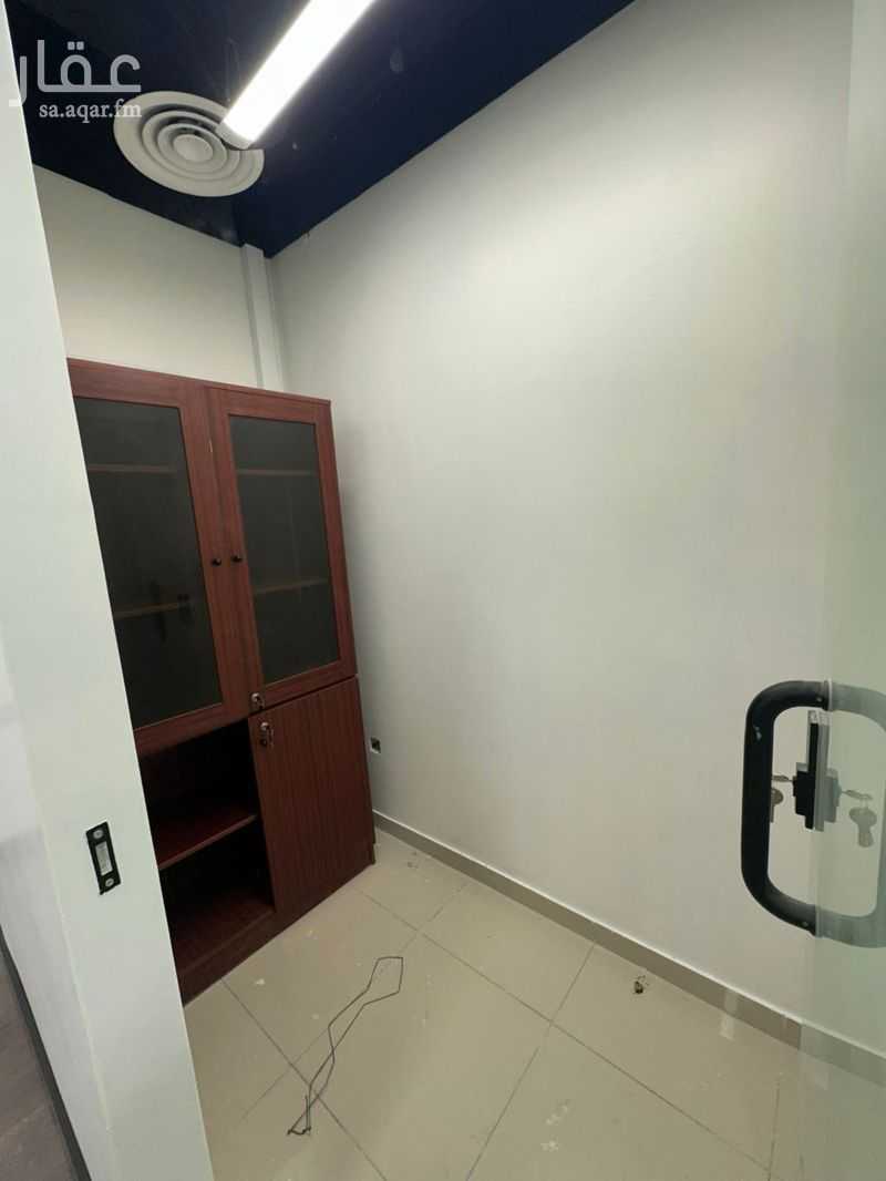18 bedroom office in Al Olaya, Riyadh 7
