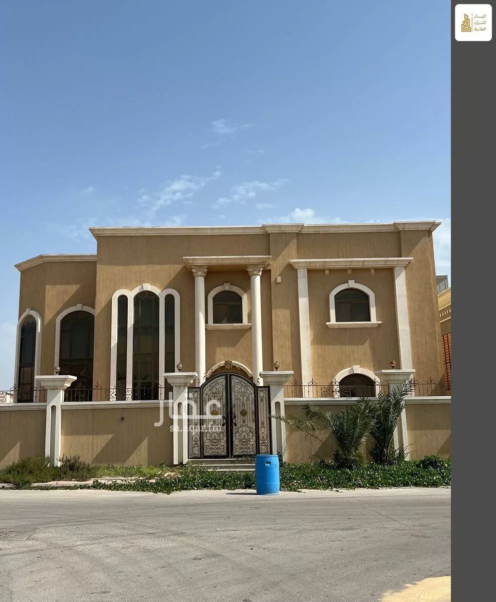 8 bedroom villa in Al Qusur 2