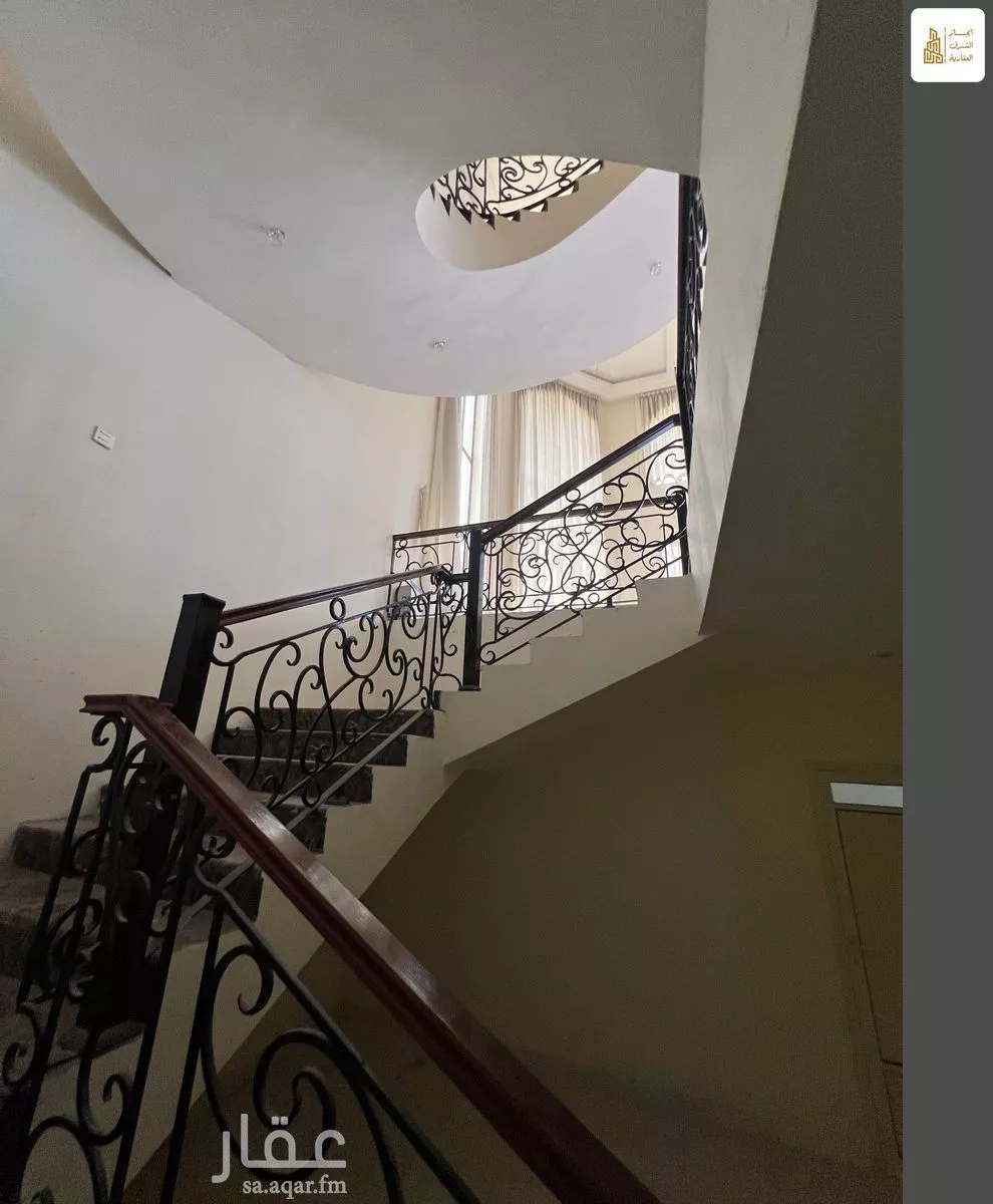 8 bedroom villa in Al Qusur 4