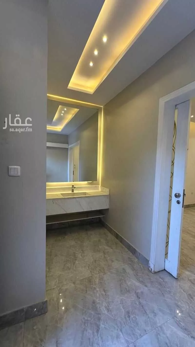فيلا 8 غرف في العارض 4