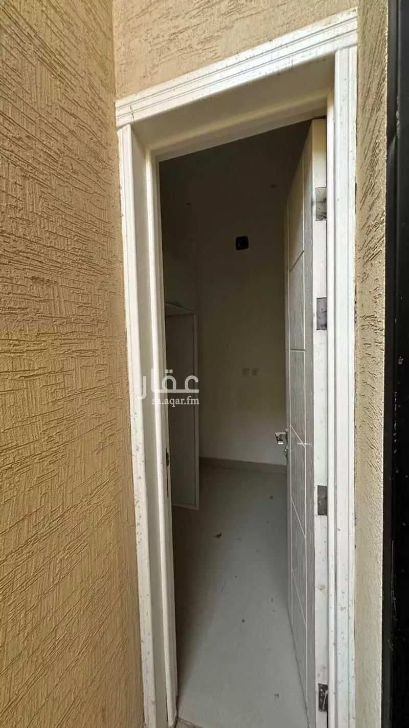 فيلا 8 غرف في العارض 10
