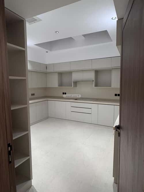 5 bedroom villa in Al Mahdiyyah 2