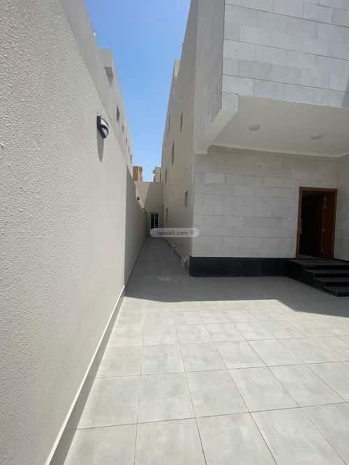 6 bedroom villa in Al Falah 3