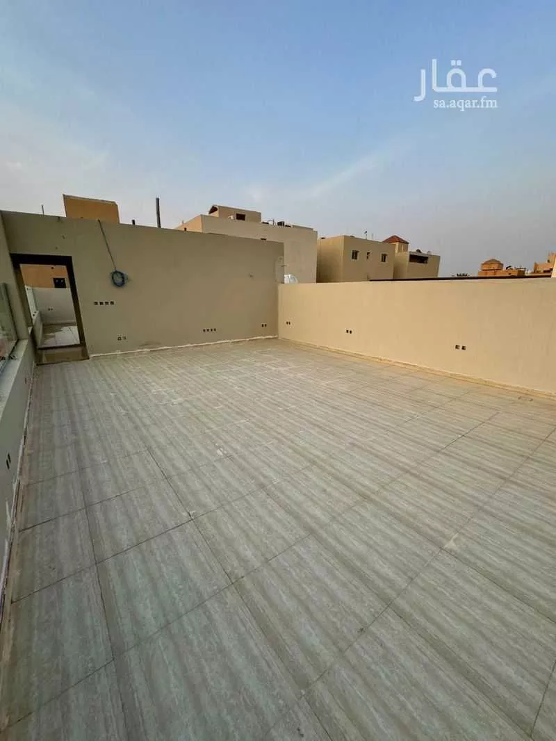 230 sqm shop in Laban 3