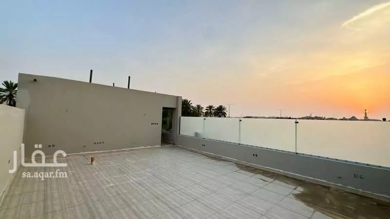 230 sqm shop in Laban 4