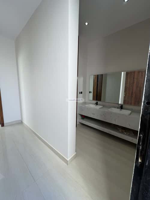 5 bedroom villa in Al Mahdiyyah 3